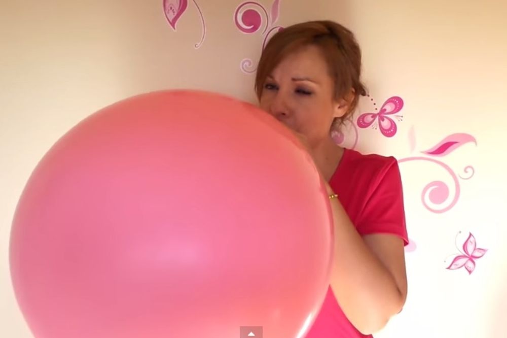 (VIDEO) IZNENADIĆETE SE: Pogledajte šta je devojka napravila od balona i kanapa!