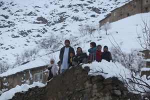 (FOTO) SNEG IH ŽIVE SAHRANIO: 186 poginulo u snežnim lavinama u Avganistanu