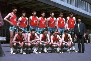 (VIDEO)  BILI SU PRVACI SVETA: Evo šta su vozili košarkaši 1970.