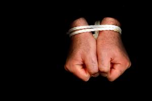 OTIMALI ŽENE I DECU: U Bosni uhapšena grupa ljudi osumnjičena za trgovinu ljudima!