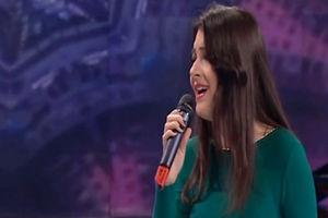 (FOTO,VIDEO) DANICA KRSTIĆ: Bila je na korak od Evrovizije a liči na našu poznatu pevačicu, koju?