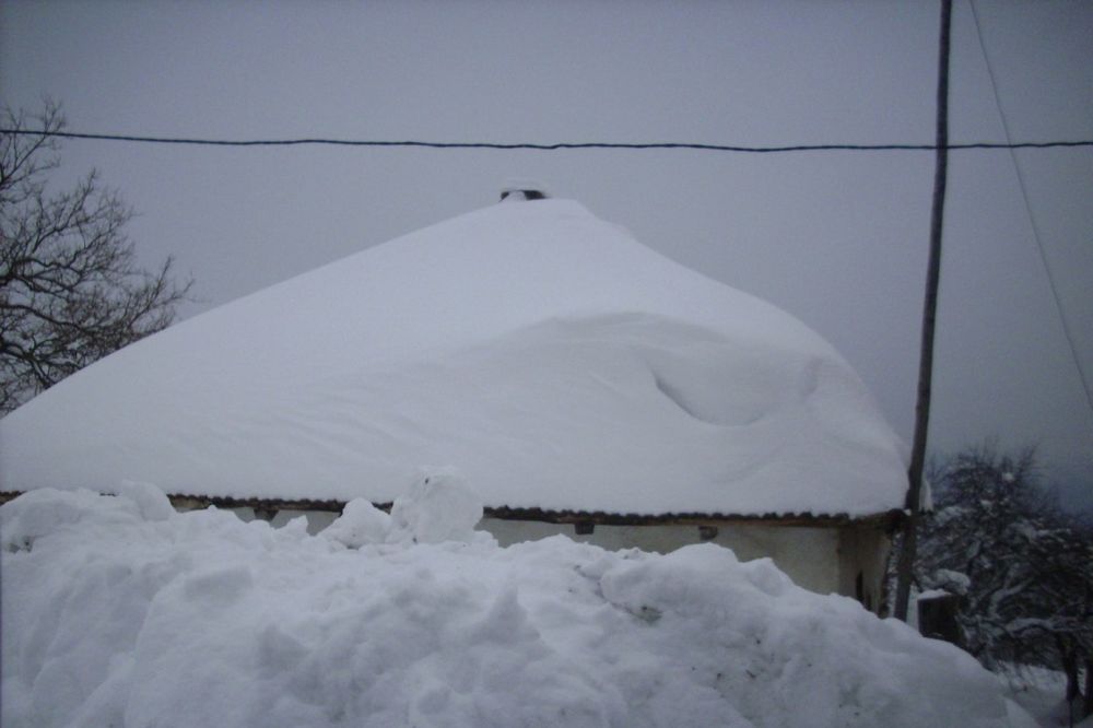 METAR SNEGA U MARTU: Kuršumlijska sela zavejana i odsečena od sveta