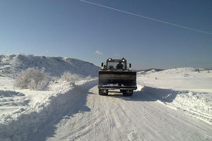BESNA KOBILA U SMETOVIMA: Sneg pravio probleme putnicima i meštanima planinskih sela kod Vranja