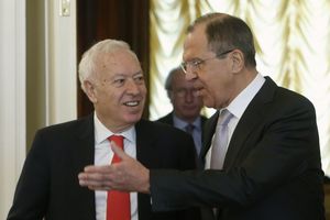 LAVROV: Rusija će adekvatno odgovoriti na gomilanje NATO blizu svojih granica