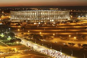 BACILI 900 MILIONA DOLARA: Drugi najskuplji stadion na svetu pretvorili u parking za autobuse