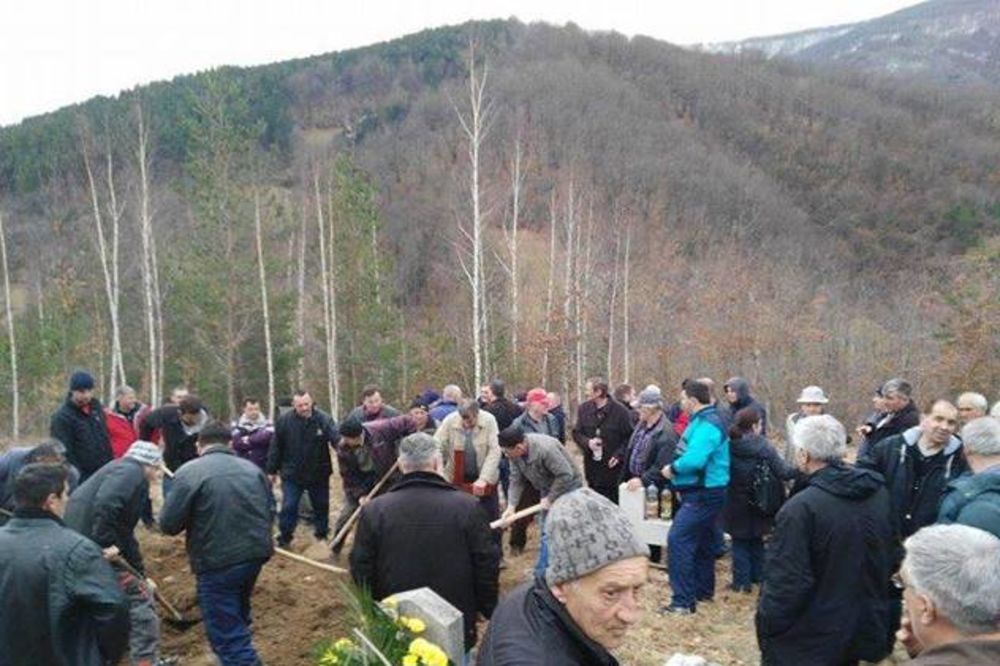 KOMŠIJA KOMŠIJI NAJPREČI: Bošnjaci sahranili Srbina koji nije imao nigde nikoga