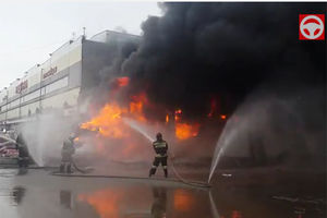 (VIDEO) PAKLENI TRŽNI CENTAR: U požaru u ruskom gradu Kazanju ima mrtvih i ranjenih