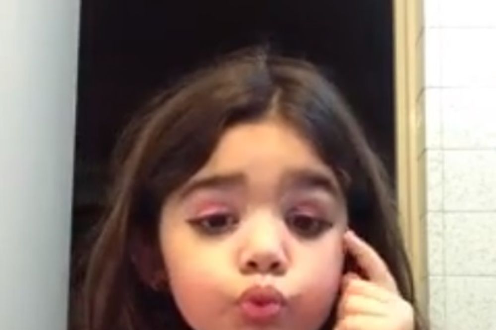 (VIDEO) POŽELEĆETE DA JE VAŠA ĆERKA: Devojčica (6) je svima održala lekciju šminkanja