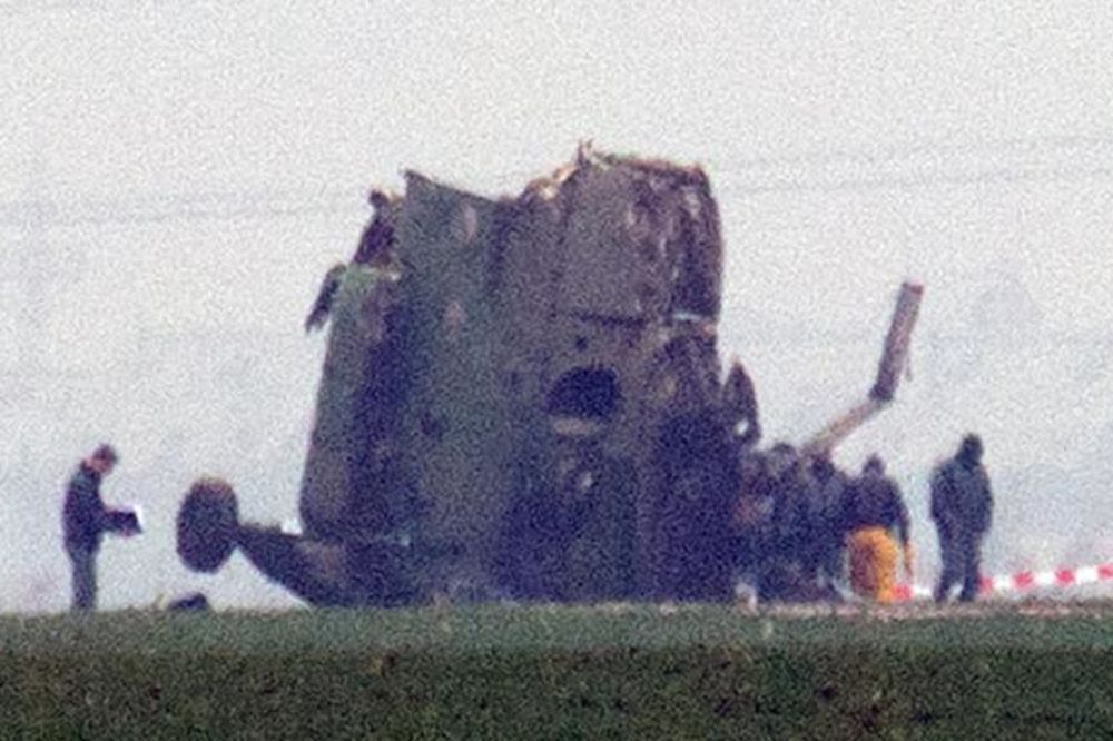 (FOTO VIDEO) TRAGEDIJA U SURČINU: Ovo je olupina vojnog helikoptera Mi-17 koji se srušio