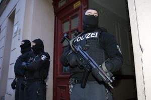 AUSTRIJA POJAČALA MERE BEZBEDNOSTI: Dodatne vojne i policijske snage za borbu protiv terorizma!