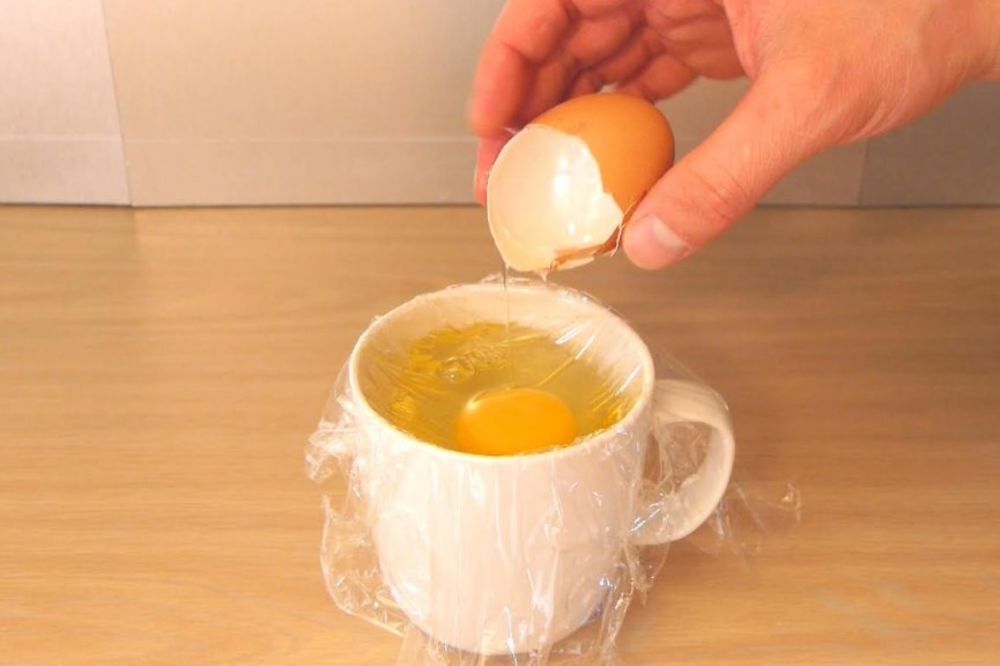 (VIDEO) BEZ PO MUKE DO SAVRŠENOG DORUČKA: Evo kako da spremite idealno jaje!
