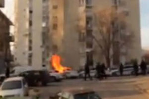 (VIDEO) HAOS U SPLITU POSLE DERBIJA: Navijači palili automobile, policija pucala u vazduh!