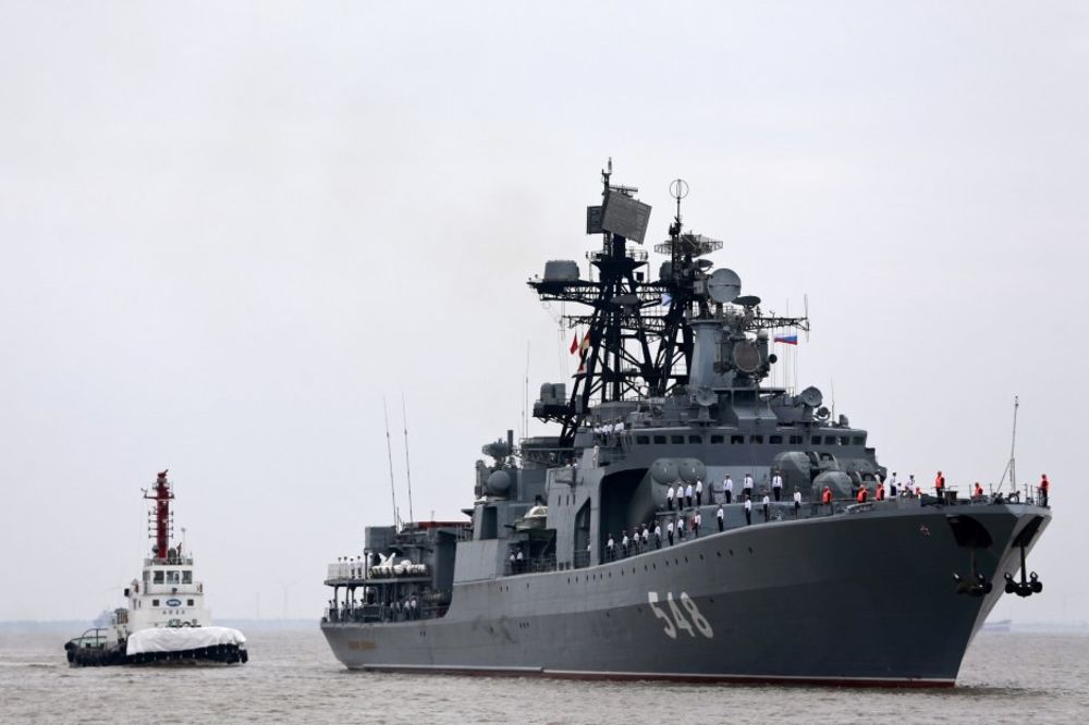 MANEVRI ZBOG ARKTIKA: Putin digao Severnu flotu i padobrance na vežbe