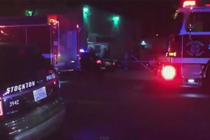 (VIDEO) PUCNJAVA U KALIFORNIJI: 3 mrtvih, 4 ranjenih u razmeni vatre pred prodavnicom