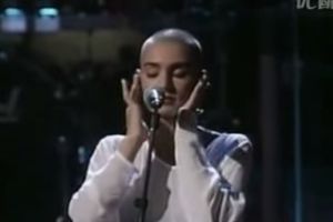 (VIDEO) Ova pesma ju je proslavila, ali ona više ne može da je peva. Pogledajte zašto