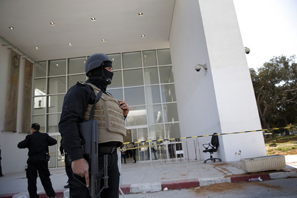 (VIDEO) SVI BILI NA PAUZI: U vreme napada na muzej u Tunisu čuvari pili kafu!