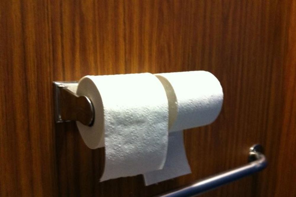 NAPOKON ZAVRŠENA SVAĐA VEKA: Da li toalet papir treba da stoji ispod ili preko?