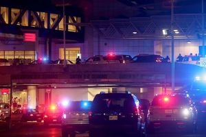 PANIKA U NJU ORLEANSU: Policija pucala u napadača sa mačetom na aerodromu