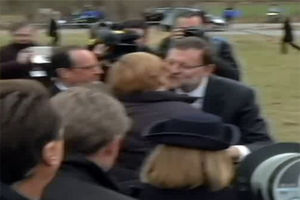 (VIDEO) POŠTOVANJE ŽRTVAMA: Merkelova, Rahoj i Oland stigli do mesta pada aviona