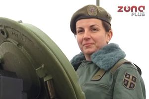 (VIDEO) PONOS DRŽAVE: Ona je jedina žena tenkista u Vojsci Srbije
