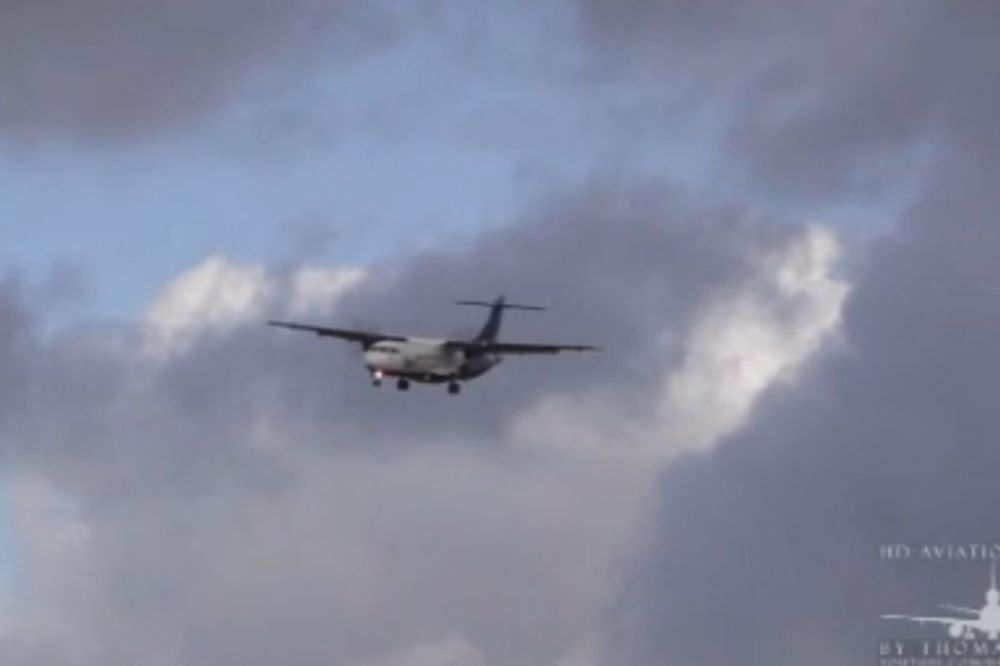 (VIDEO) SVAKA ČAST PILOTU: Pogledajte kako uprkos jakoj oluji ovaj avion sleće na aerodrom!