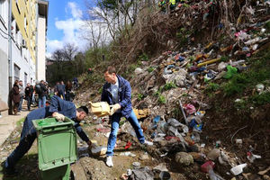 (KURIR TV) UDARNIČKI ZA LEPŠI BEOGRAD: Mali čistio divlju deponiju u Radničkoj