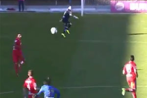 (VIDEO) ČARLI ADAM DOBIO KONKURENCIJU: I u Segundi gol sa više od pola terena