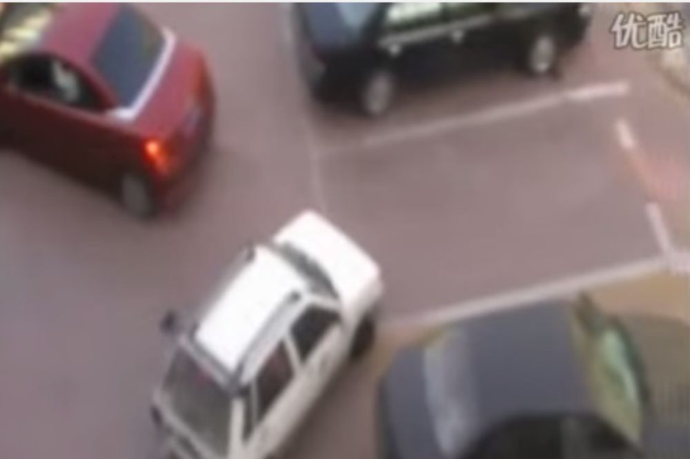 (VIDEO) Zauzeo joj je parking mesto, a njena osveta je bila momentalna!