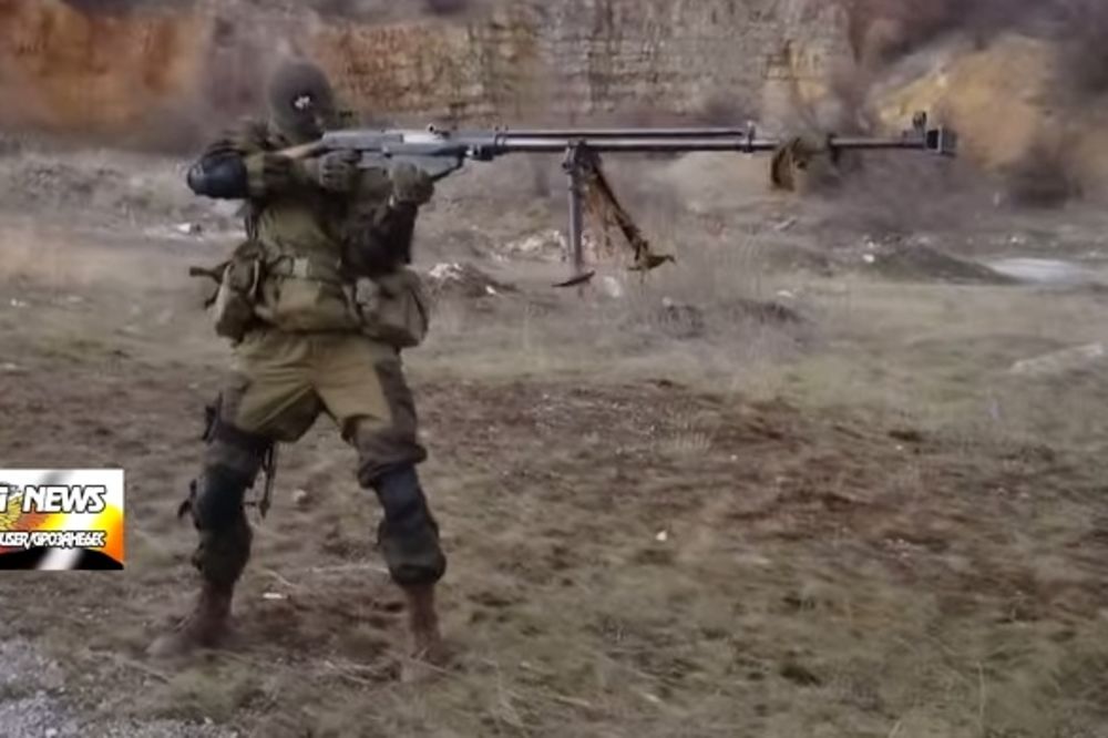 (VIDEO) ON JE RUSKI TERMINATOR: Njemu nije dovoljna obična puška, on puca tenkovskom i to u pokretu