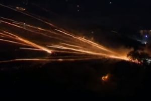 (VIDEO) USKRŠNJI RAT U GRČKOJ: Desetine hiljada raketa na nebu iznad Vrontadosa!