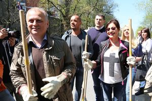 (FOTO) ZNAJU ŠTA SU GRABULJE: Ceca i Vesić očistili Beograd!