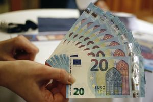 PAO EVRO: Vrednost evropske valute slabija u odnosu na dolar