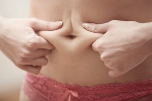 SVIMA NAM SMETA: Šta stvarno uzrokuje šlauf oko stomaka i kako ga se rešiti