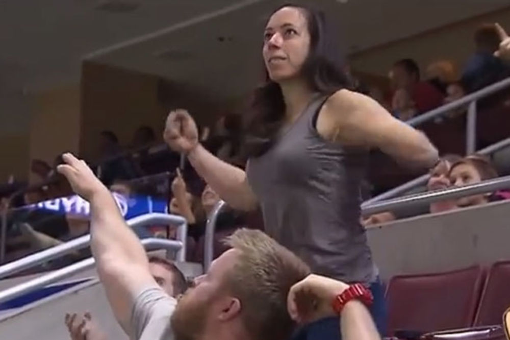 (VIDEO) DŽABA SE ŠEPURIO: Hvalio se bicepsima, a onda ga osramotila mišićava devojka
