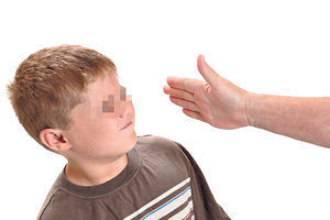 STRAŠNO: Nastavnik tukao autistično dete!