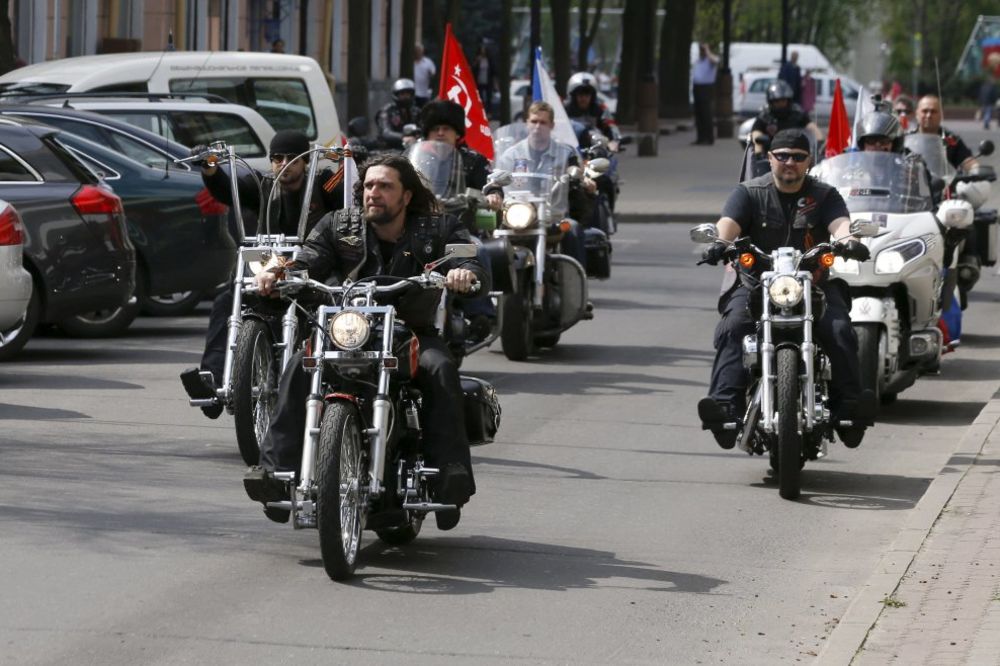 (VIDEO) ZALDOSTANOV: Noćni vukovi nastavljaju do Berlina uprkos jeftinom cirkusu na granici Poljske