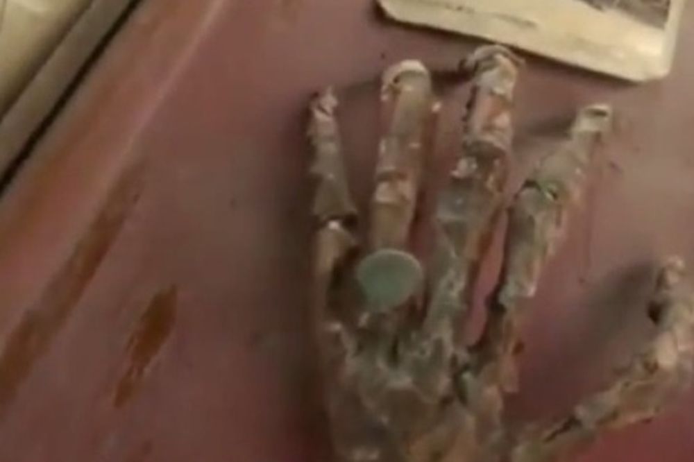 (VIDEO) PORODIČNO BLAGO: Na dedinom tavanu pronašli misterioznu mapu i ljudsku ruku!