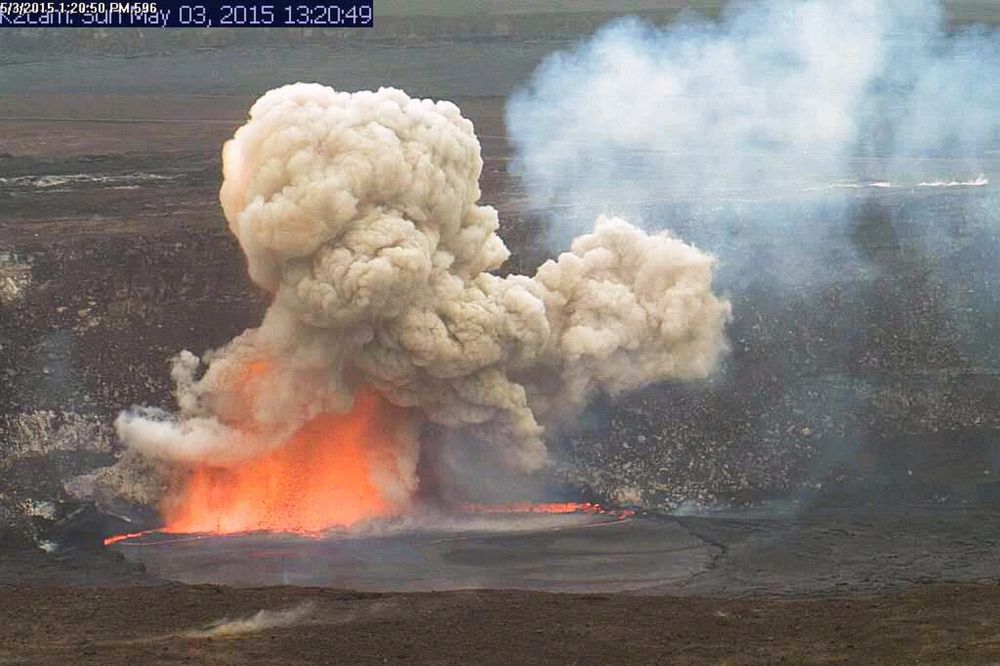 (VIDEO) SPEKTAKL NA HAVAJIMA: Vulkan Kilauiea bljuje lavu u kamenje 300 metara uvis!