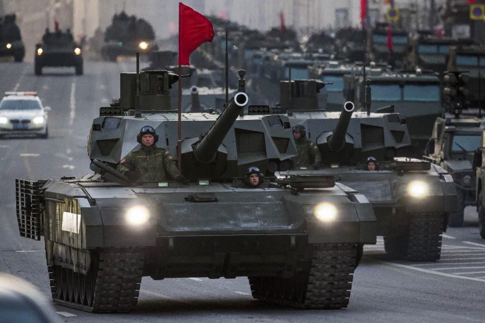 (FOTO) OVO JE ARMATA T 14: Putinov supertenk za borbu protiv abramsa konačno javno prikazan!
