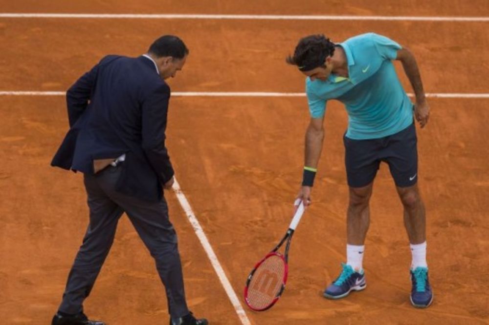 (VIDEO) BESAN KAO NIKAD PRE: Pogledajte kako je Federer prokomentarisao odluke linijskih sudija