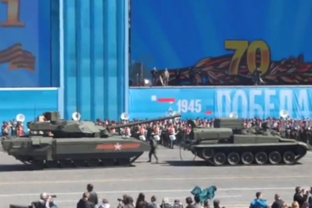 (VIDEO) ZAKAZAO: Ruski tenk se pokvario usred generalne probe parade!