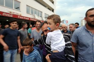 PLAŠE SE POLICIJE I BUKE AVIONA: Albanci iz Kumanova otišli na Kosovo!