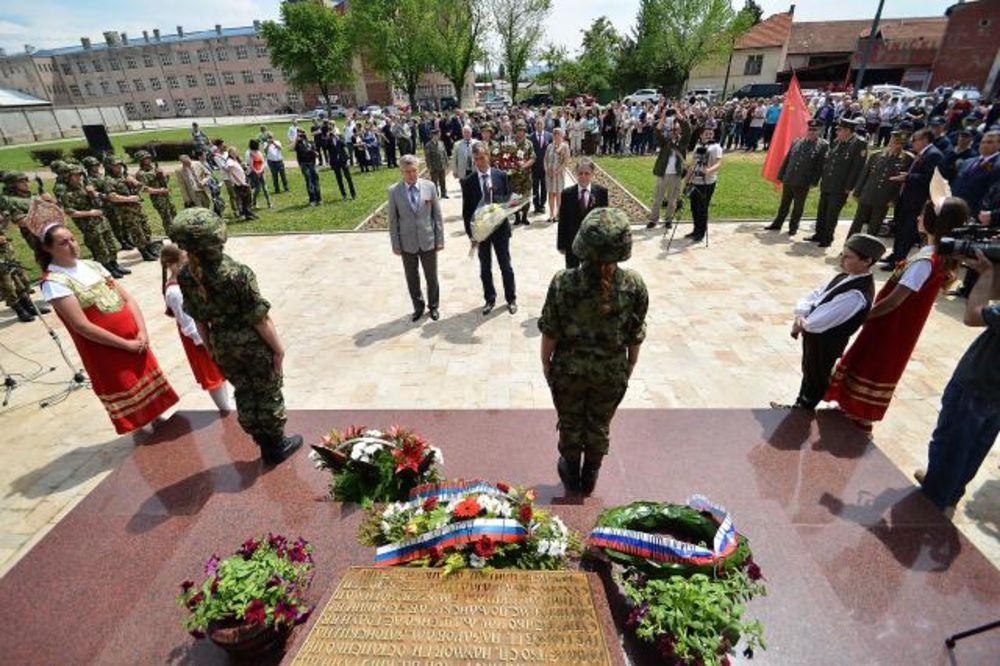 NIŠ: Otkriven spomenik poginulim sovjetskim vojnicima