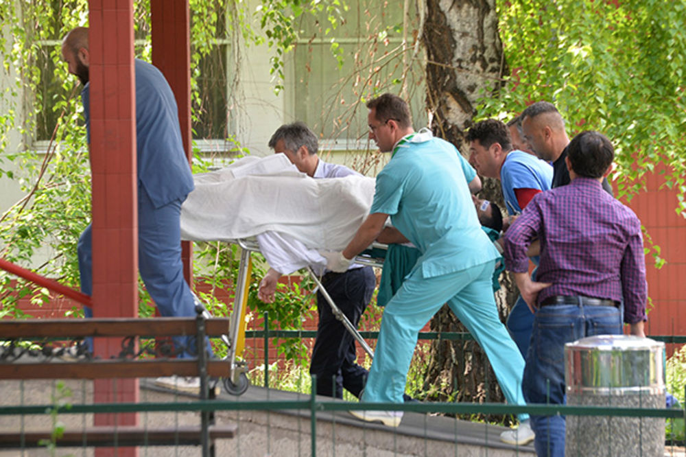 (FOTO) DRAMATIČNO SPASAVANJE HELIKOPTEROM: Pogledajte kako su zbrinuti ranjeni iz Kumanova u Skoplju