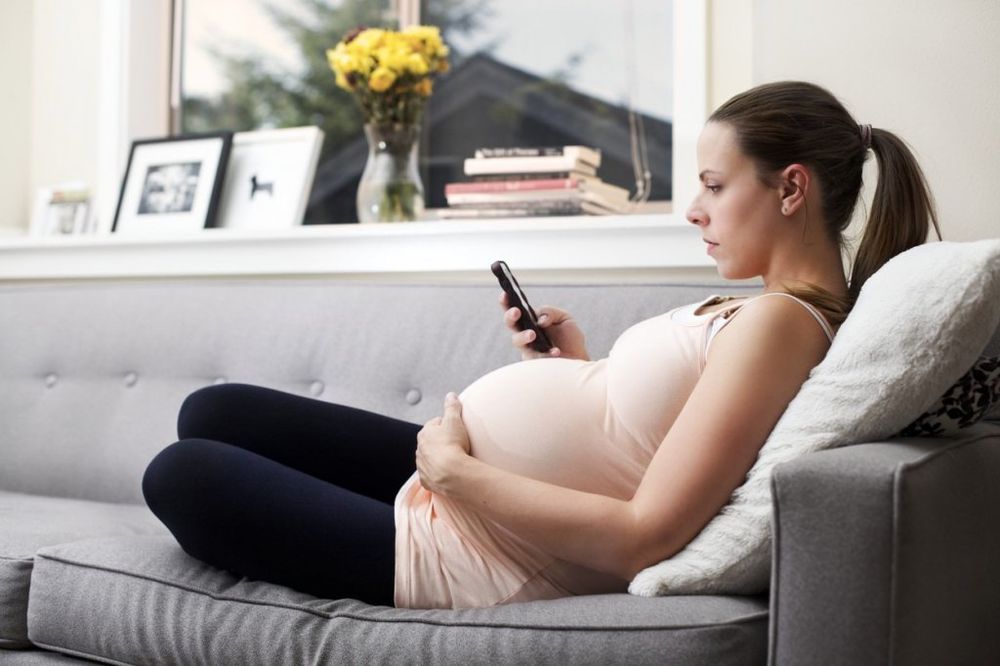 TRUDNICE, BACITE MOBILNE TELEFONE: Njihovi zvuci mogu ometati razvoj bebe