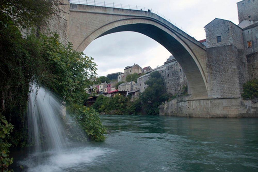 STRAH OD TERORIZMA: Mostar nadletali helikopteri policije