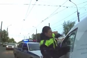 (VIDEO) ČAK NORIS OSTAO BEZ TEKSTA: Evo kako hapsi ruski policajac!
