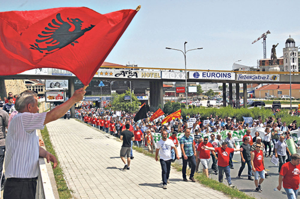 DEMONSTRACIJE: Protiv Gruevskog i Makedonci i Albanci
