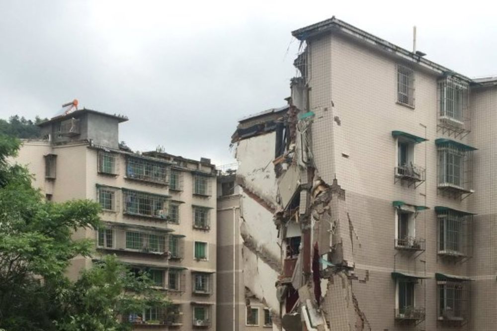 ŽIVI ZATRPANI: 15 ljudi nestalo u ruševinama stambene zgrade u Kini