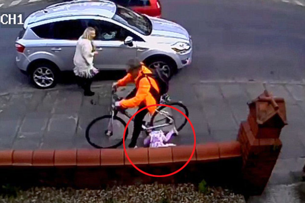 (VIDEO) DOBRO DA JE ŽIVA: Biciklom udario devojčicu, vukao je i ni okrenuo se nije!